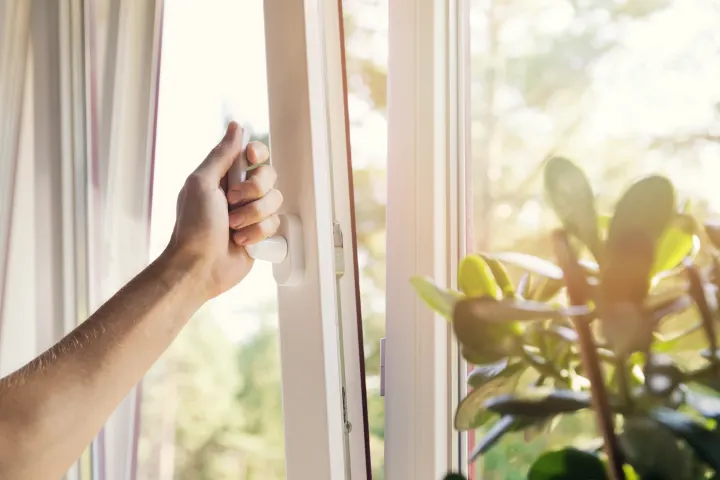Hoe herkent u dat uw woning ‘verstikt’? Subtiele signalen van slechte ventilatie