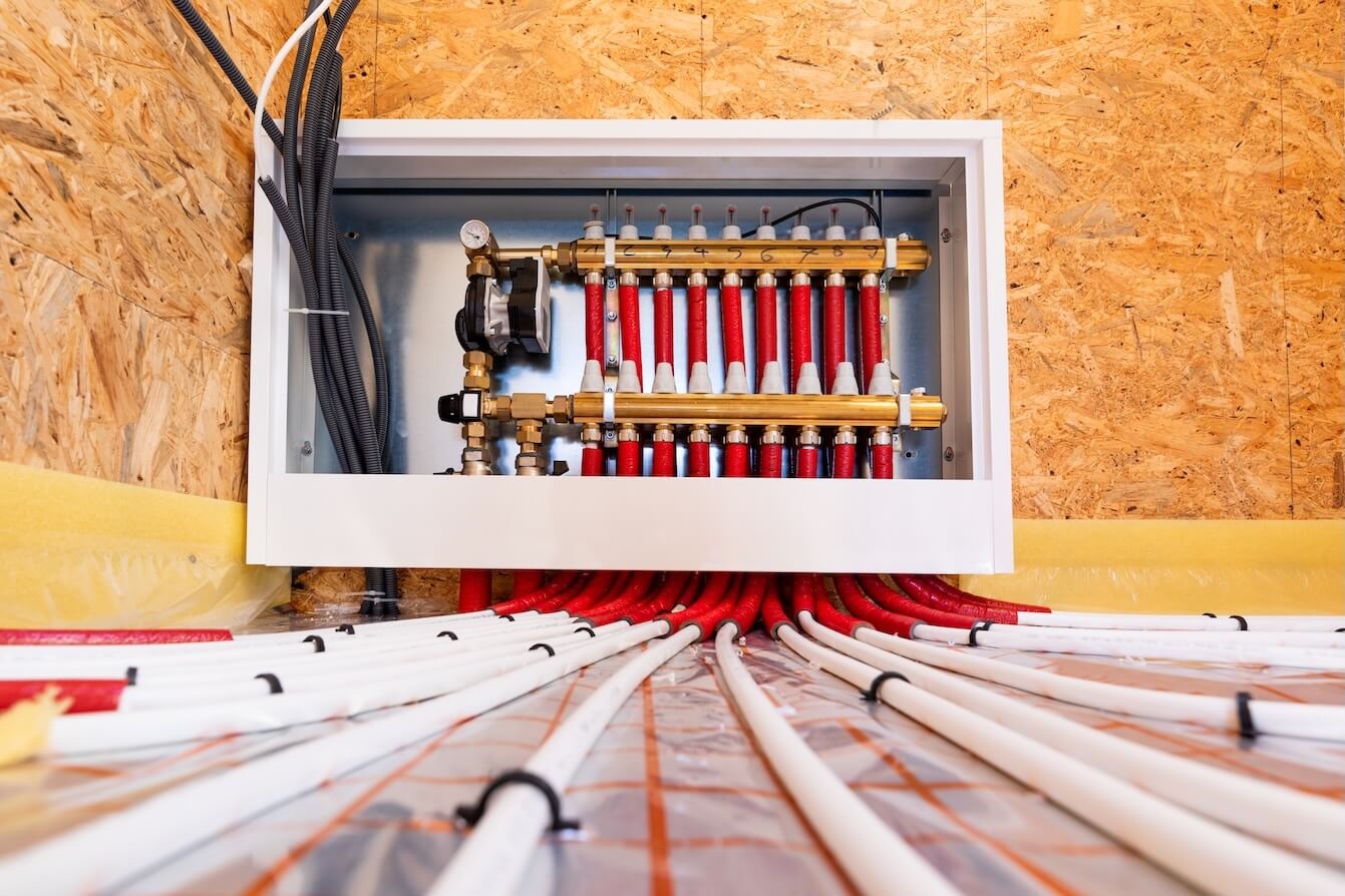 Verdelers voor vloerverwarming: met of zonder pomp? Dit moet u weten